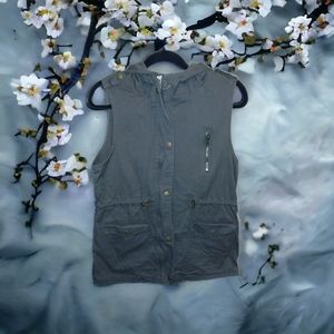 Zenana Outfitters Green Outdoorsy Hiking/Camping sleeveless Vest Size M